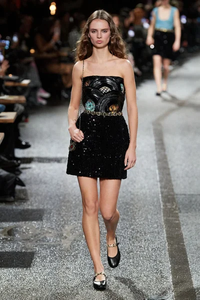 Look 70